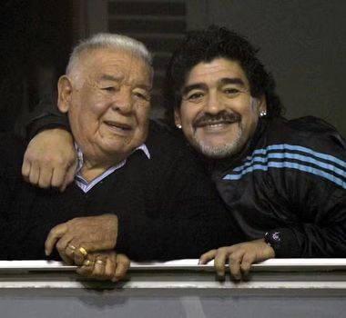 Imagem - Empresa admite erro e diz ter confundido exames de Maradona com os do pai