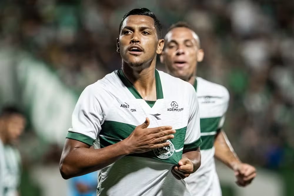 Imagem - Herói no acesso do Remo, Pedro Rocha retorna a Belém pelo Coritiba em confronto do Brasileirão