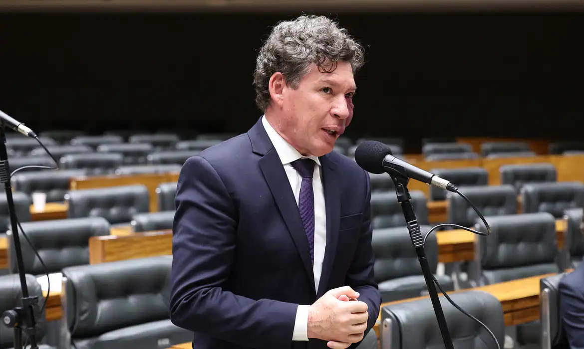 (Deputado Reginaldo Lopes (PT-MG) 
