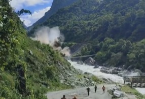 (Início da tragédia no Nepal) 