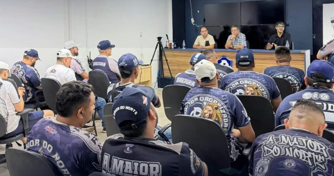 Torcedores se reuniram com dirigentes no Baenão nesta quarta-feira (26), enquanto clube promete manter compromissos e torcida reforça cobrança por mudança de postura