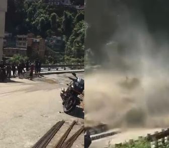 Imagem - Novas imagens mostram destruição após enchente que matou mais de 300 no Nepal e Tibete
