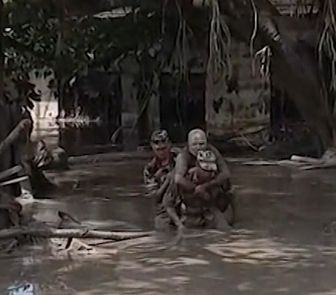 Imagem - Vídeos de resgate expõem drama e mobilização militar após enchentes no Nepal e na China
