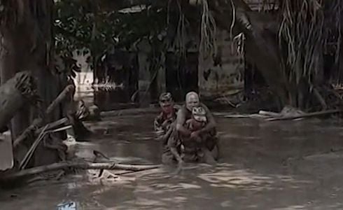 Vídeos de resgate expõem drama e mobilização militar após enchentes no Nepal e na China