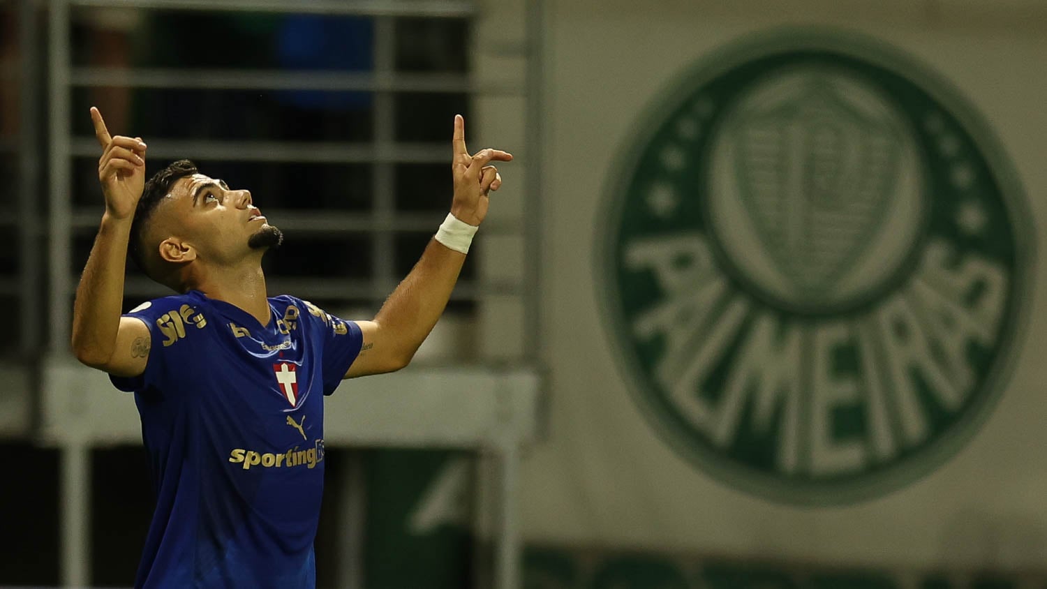 Andreas Pereira comemora gol no clássico - 