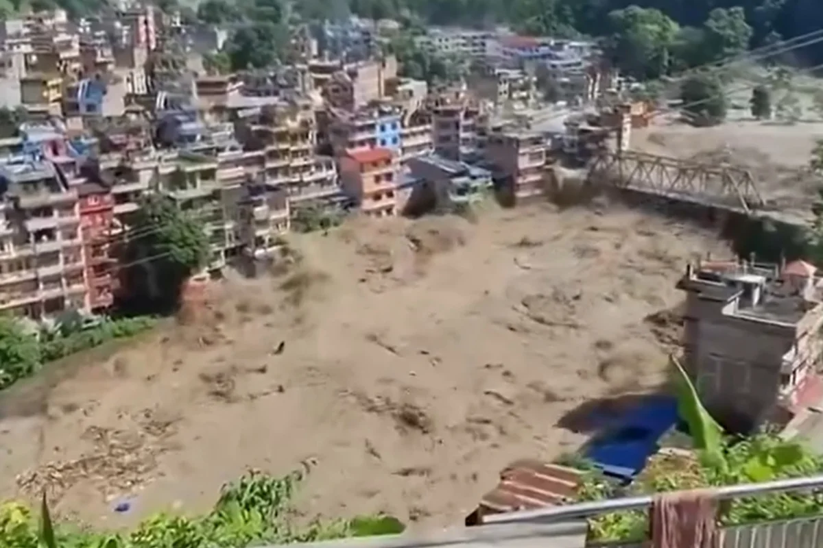 (O tremor foi registrado a uma profundidade de 10 quilômetros, no norte do território tibetano.)