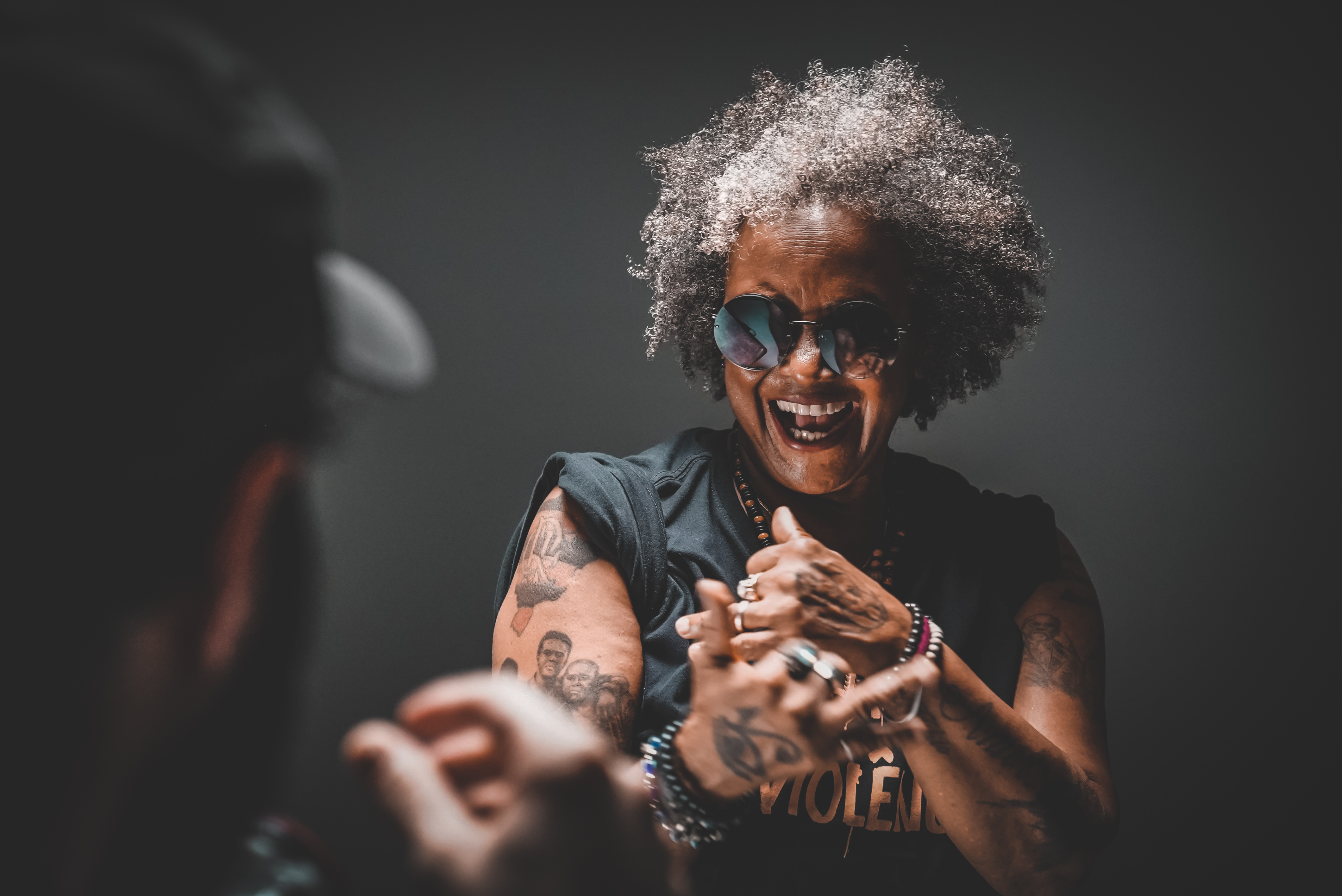 Sandra Sá vai fazer dupla e proporcionar um show potente ao lado do sambista paraense Arthur Espíndola.