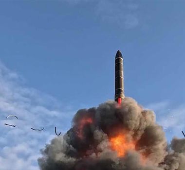 Imagem - Rússia divulga imagens de lançamento de treino de míssil balístico intercontinental