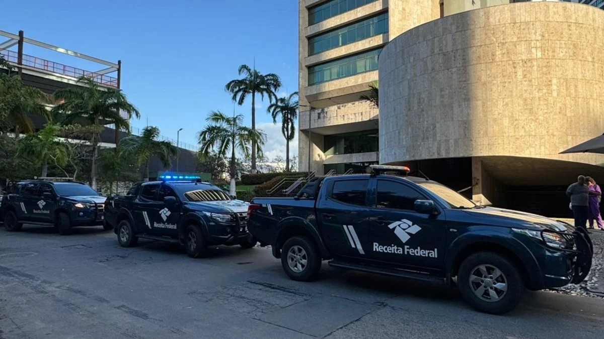 (A Receita também investiga se as irregularidades continuaram após a autorização para funcionamento no setor.)