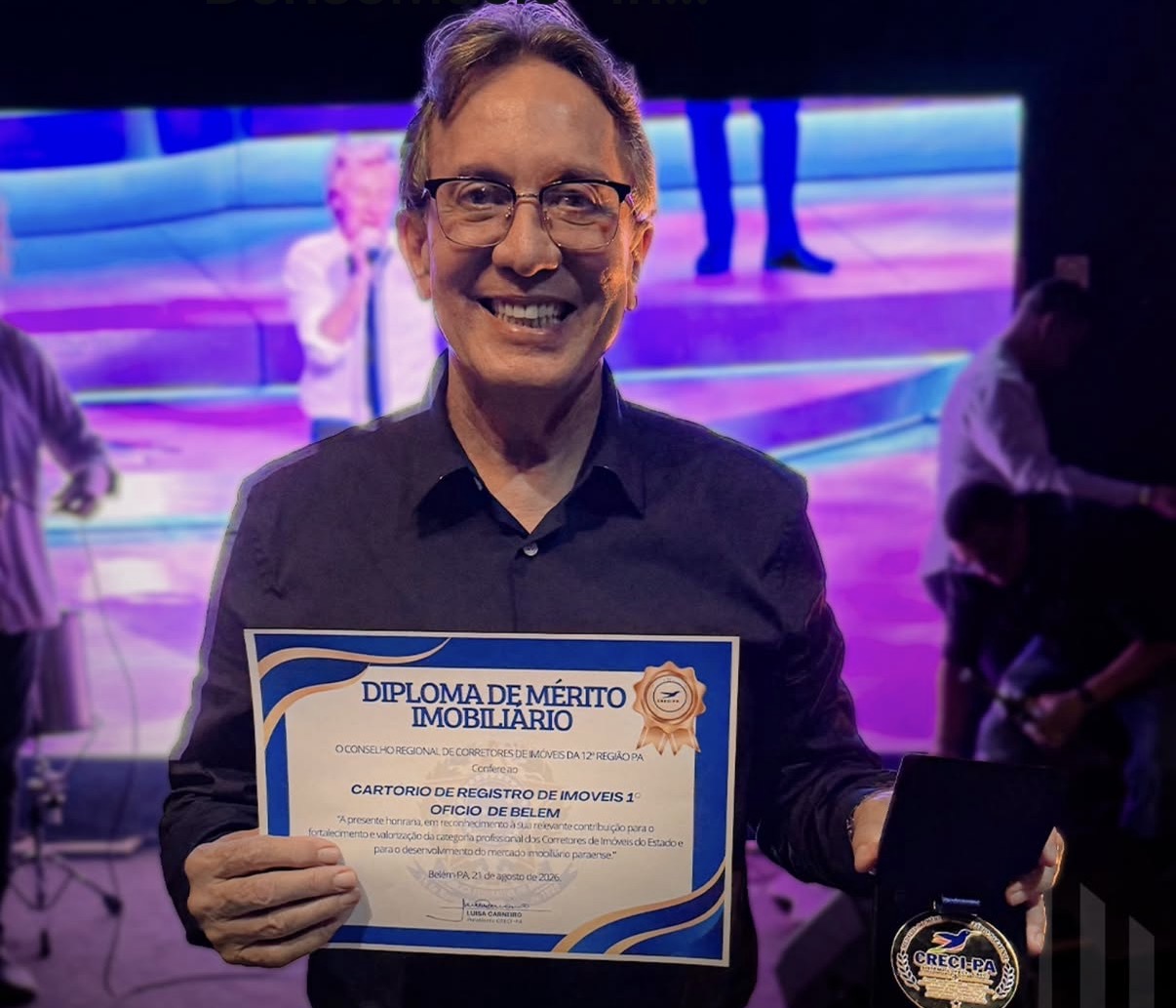Imagem - Dr. Cleomar Moura, titular do Cartório de Registro de Imóveis 1° Ofício de Belém, é homenageado pelo CRECI/PA, com Diploma de Mérito Imobiliário