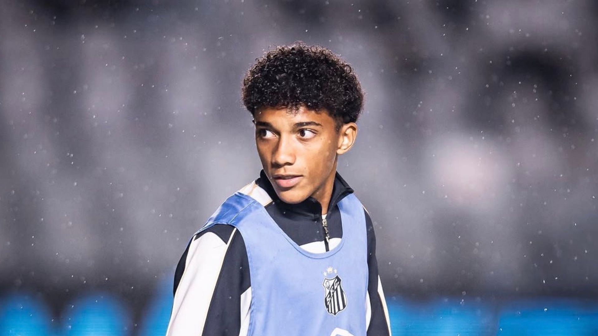 Atacante Robinho Jr.
