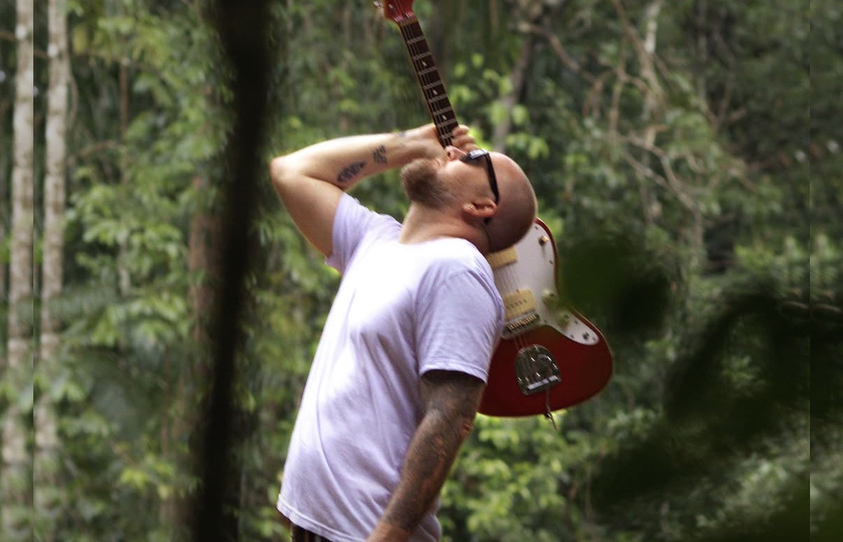 O músico Leo Chermont lança, neste sábado, no Núcleo Na Figueiredo, o álbum “Elo”, gravado no estúdio Floresta Sonora.