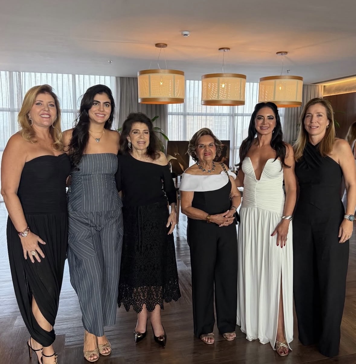 Tarde de elegância por Mônica e Fádia Farah