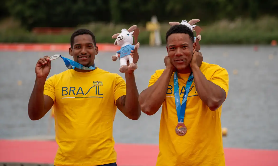 (Jacky Godmann e Gabriel Nascimento conquistaram a prata no C2 500m neste domingo (30).