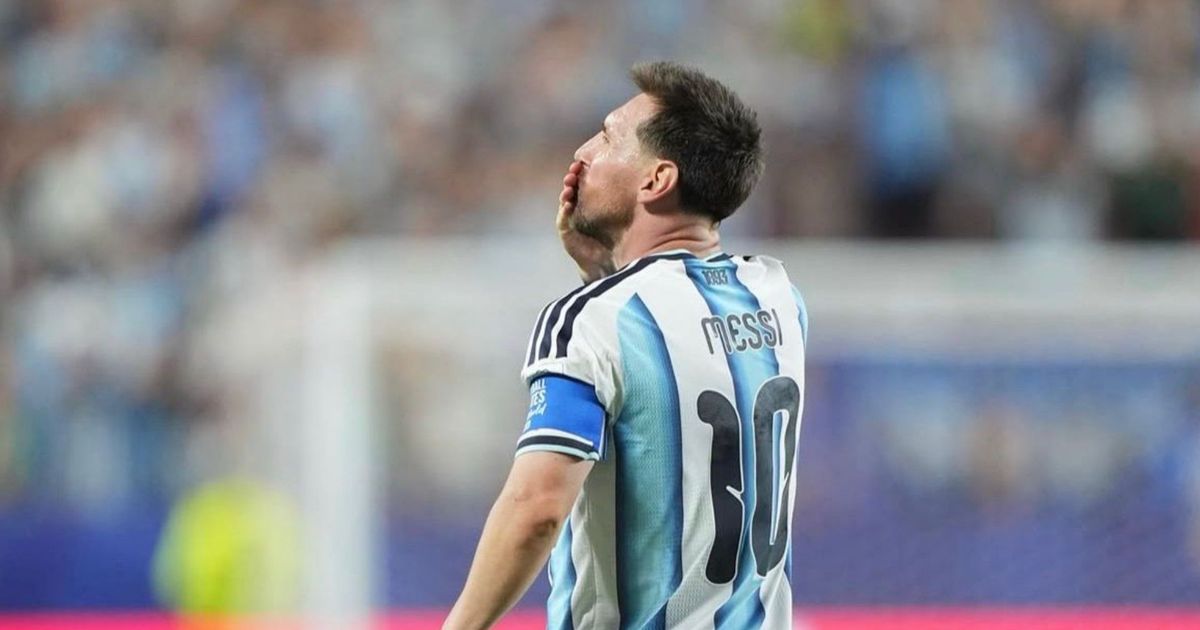 Atacante Lionel Messi anunciou oficialmente a sua aposentadoria da seleção da Argentina nesta segunda-feira (31).