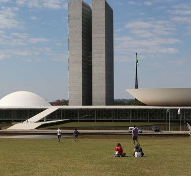 Imagem - Congresso inicia nesta semana votações do fim da escala 6x1 e da ‘taxa das blusinhas’