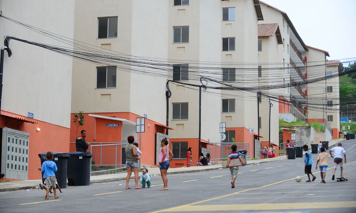 (Com a proposta, o benefício mínimo permanece em R$ 600 por família.)