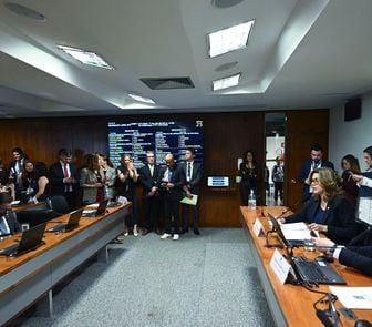 Imagem - Comissão aprova MP que isenta compras internacionais de até US$ 50