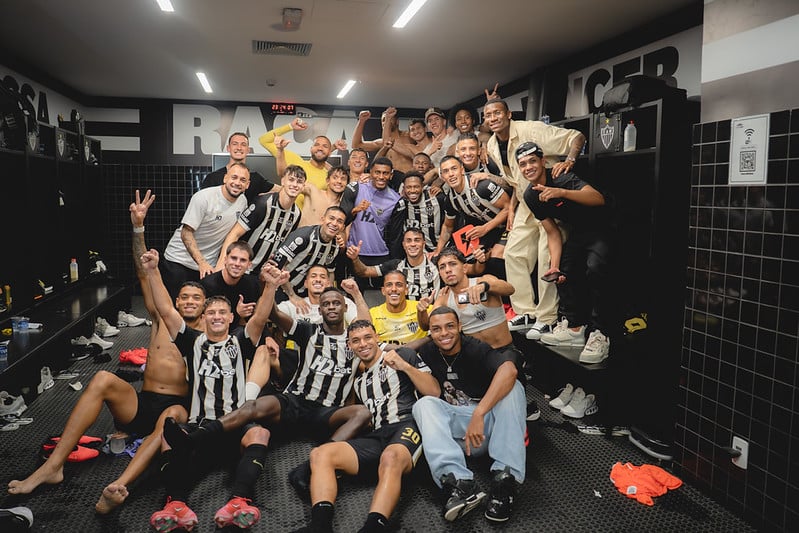 Elenco do Galo comemora classificação na Arena MRV - 