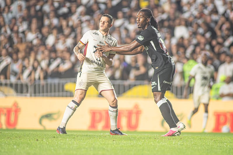 Equipes se enfrentam no Estádio do Barradão, em Salvador - 