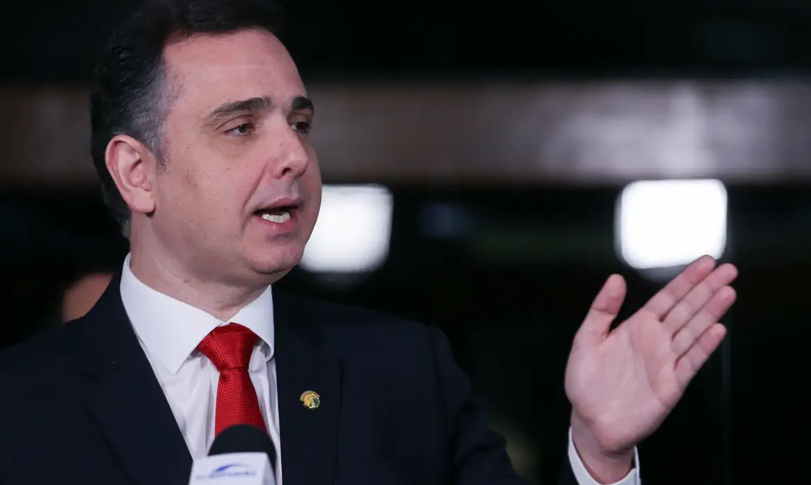 (Senador Rodrigo Pacheco (PSB-MG) 