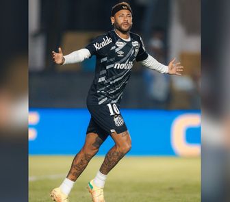Imagem - Neymar sente lesão, deixa clássico com o Palmeiras no intervalo e preocupa o Santos