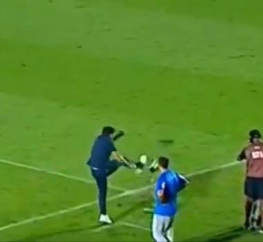Imagem - Abel Ferreira é suspenso em duas partidas por chutar microfone em Palmeiras e Mirassol