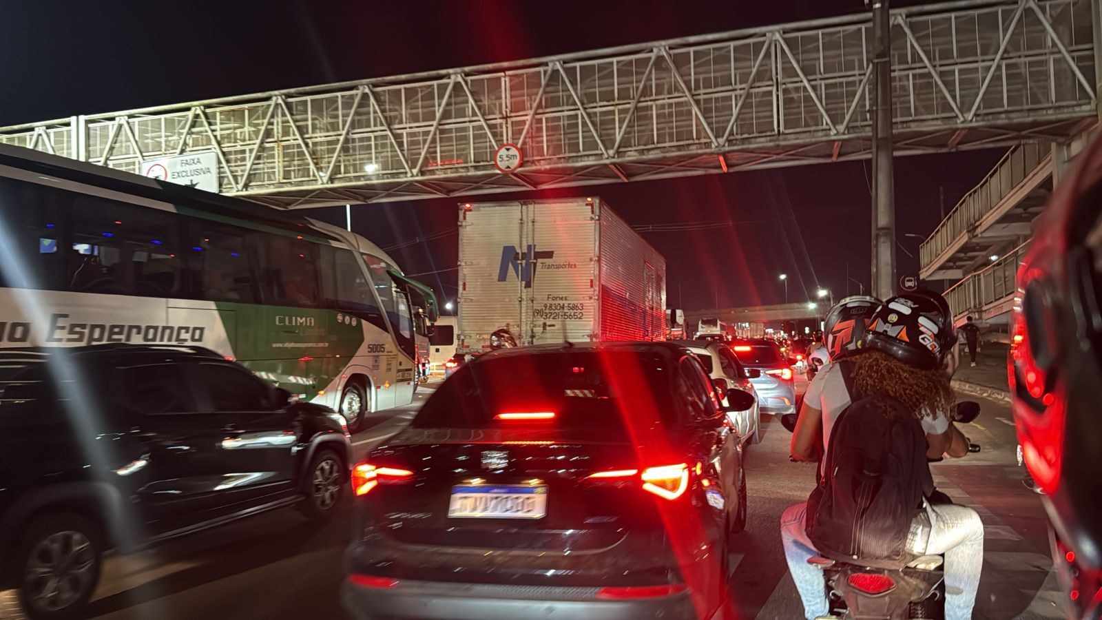 (Grande congestionamento na saída de Belém) 