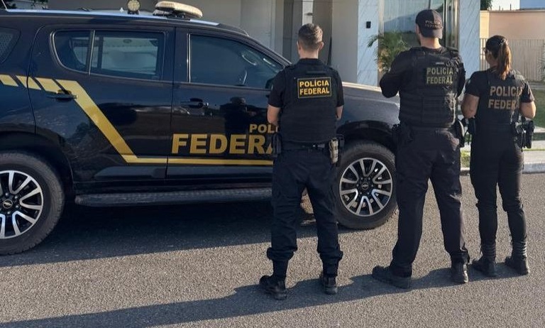 Operação cumpriu mandados de busca e apreensão em Belém e Santarém para investigar crimes ambientais e possível exploração de recursos minerais da União.