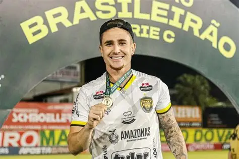 Renan Castro com a camisa do Amazonas -