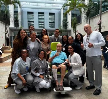 Imagem - Carlos Alberto Parreira recebe alta após 80 dias internado e seguirá recuperação em casa