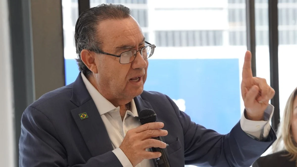 A campanha do escritor e psiquiatra reconheceu a omissão, classificou o caso como um erro e informou que os dados serão corrigidos.

