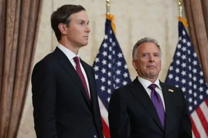 Steve Witkoff e Jared Kushner devem viajar para Kiev após reuniões com autoridades russas; novos ataques deixaram mortos e atingiram aeroportos, portos e uma usina siderúrgica