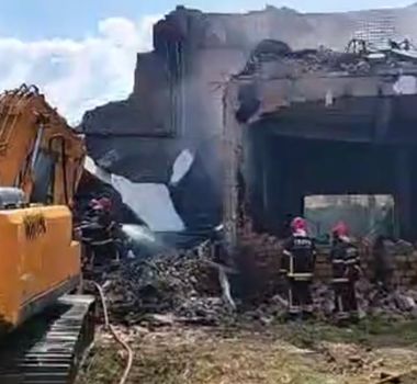 Imagem - Bombeiros intensificam buscas por corpos após incêndio em Capanema