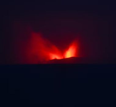 Imagem - Erupção de vulcão cancela mais de 300 voos e afeta aeroportos na Indonésia