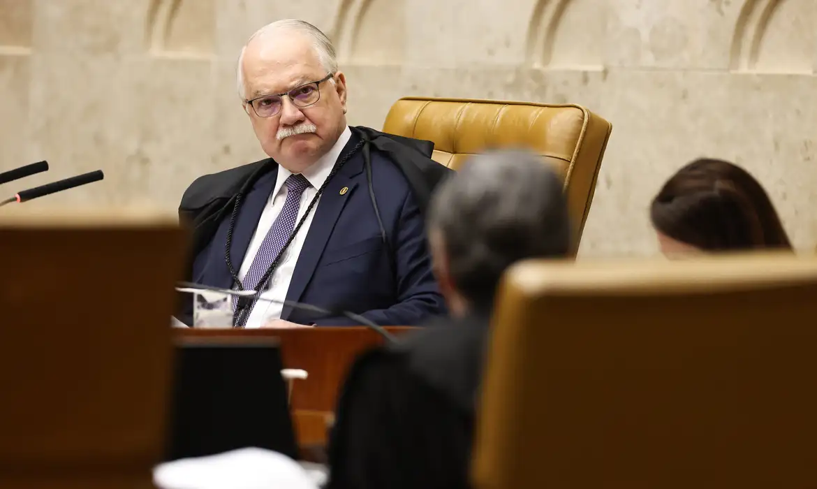 Prazos para manifestações empurram decisões para o período próximo ao primeiro turno das eleições; um dos casos envolve mensagens de Daniel Vorcaro para Alexandre de Moraes