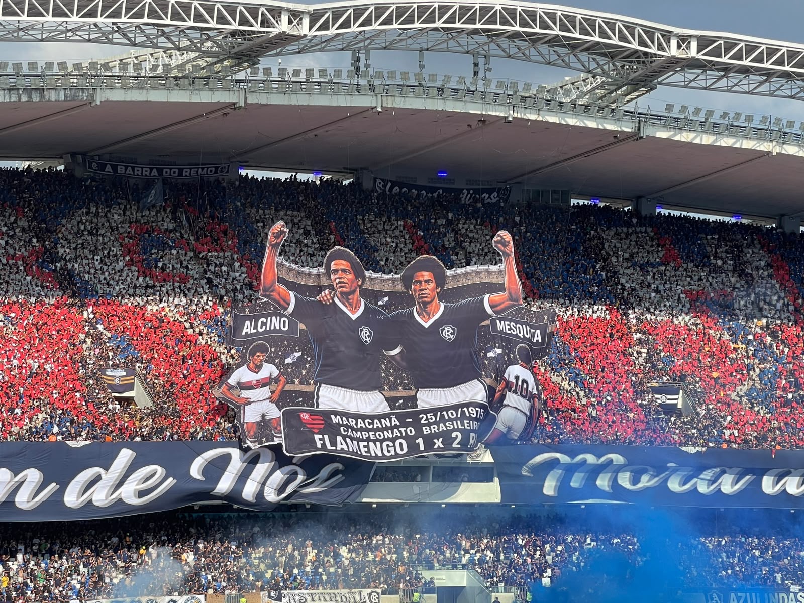 Torcida do Leão fez mosaico no duelo contra o Flamengo- 