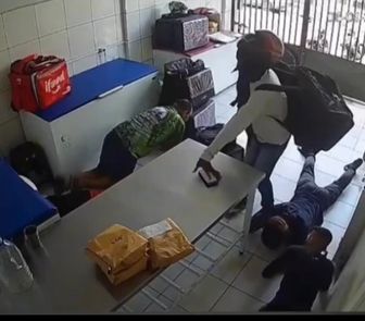 Imagem - Vídeo:  criminosos se passam por entregadores para assaltar estabelecimento na Cremação, em Belém