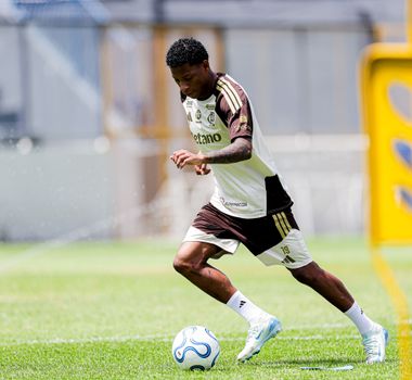 Imagem - Com Plata reintegrado, Flamengo fez último treino no Baenão antes de viagem ao Equador