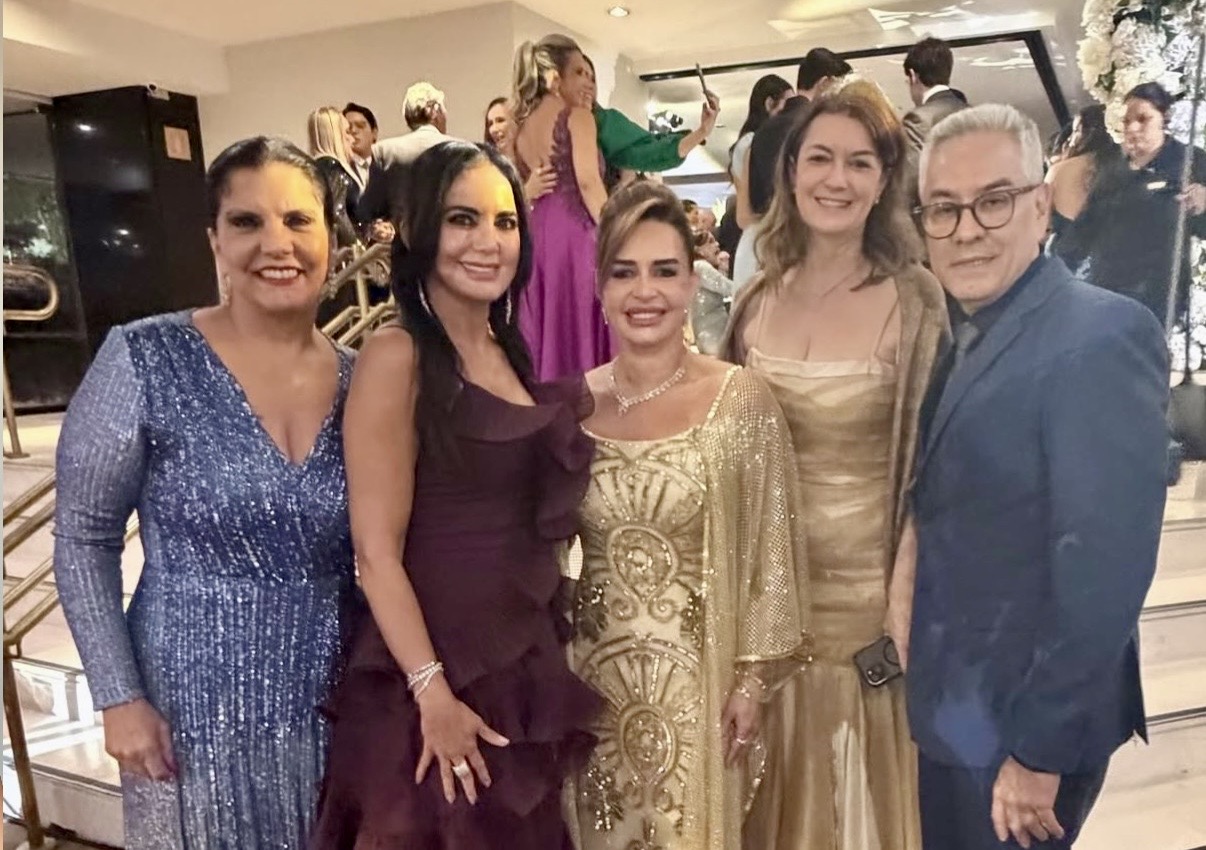 Macele, a “mãe do noivo”, com Zarra Assef, Fadia Freire e Jamie Monteiro