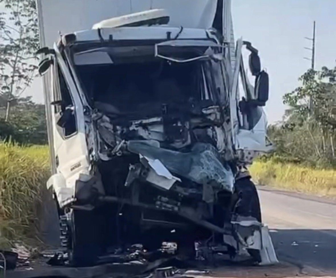 Motorista fica preso em ferragens após colisão entre duas carreta na BR-010, no Pará 
