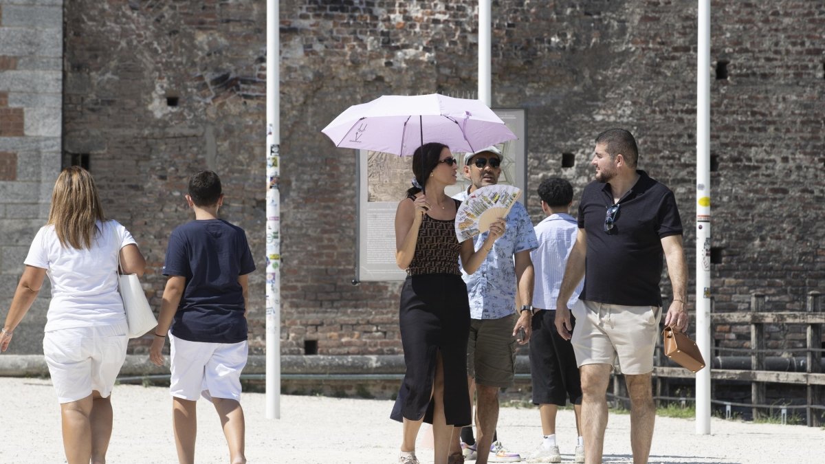 (O calor foi ainda mais intenso em agosto, que apresentou temperatura média de 25,6°C. O resultado superou os registros anteriores para o mês, que havia alcançado 24,6°C em 2024 e 24°C em 2017.)
