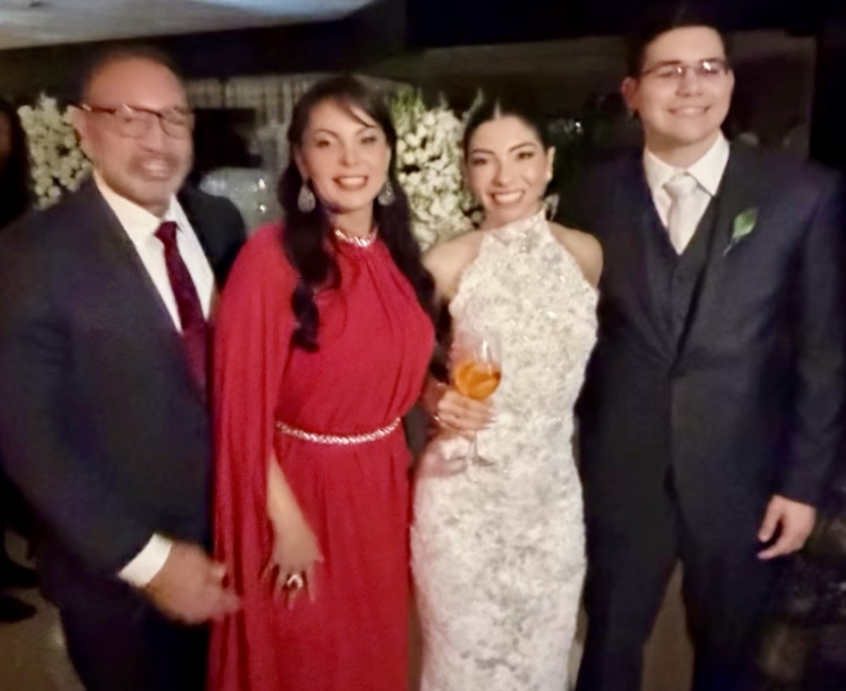 Os noivos, Bárbara e Renan Bührnheim, com Marcio e Indhira Vinagre