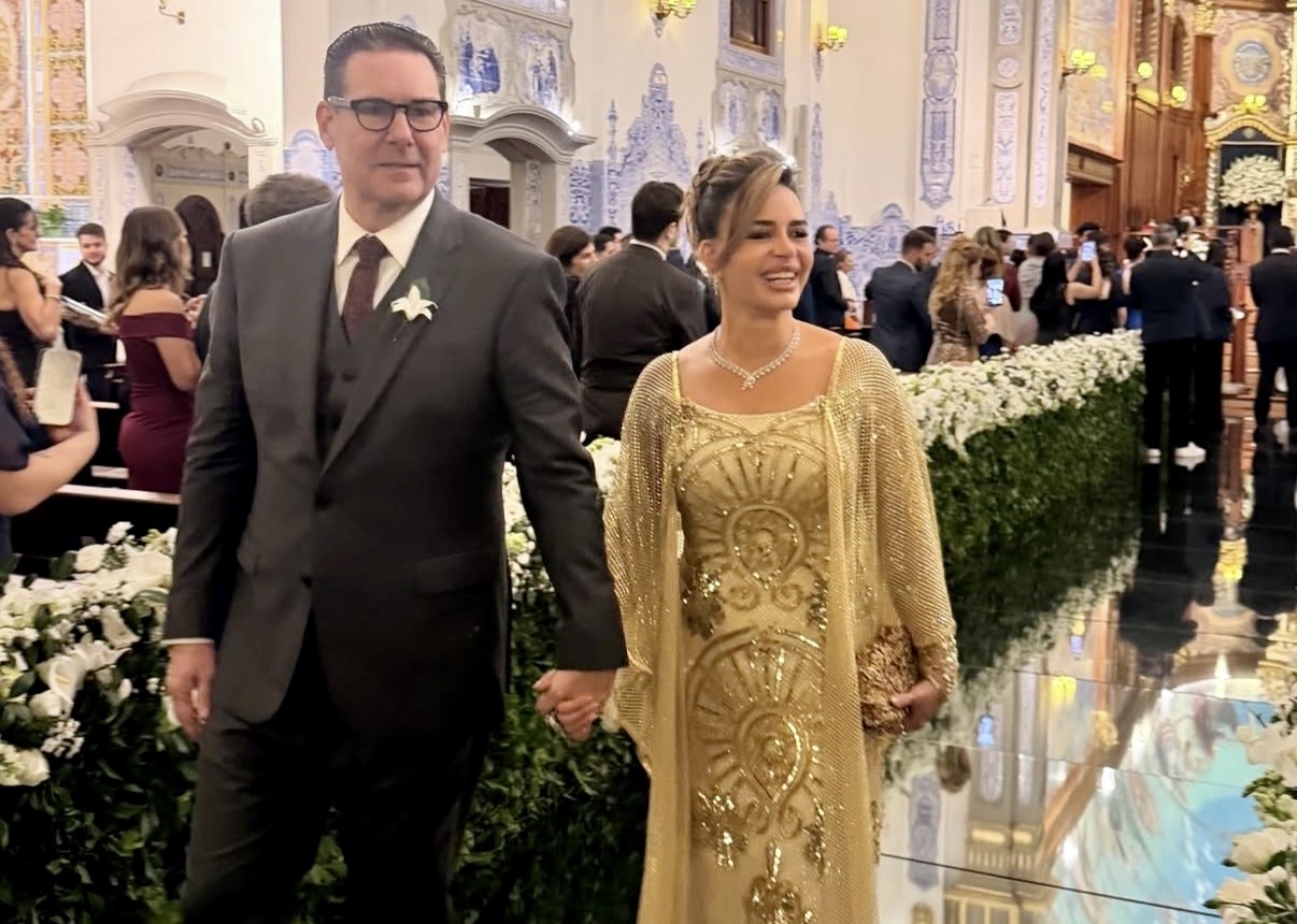 Os pais dos noivos, Macele e Alexandre Bührnheim. Ela, com um modelo deslumbrante, assinado pelo estilista Paulo Dolce
