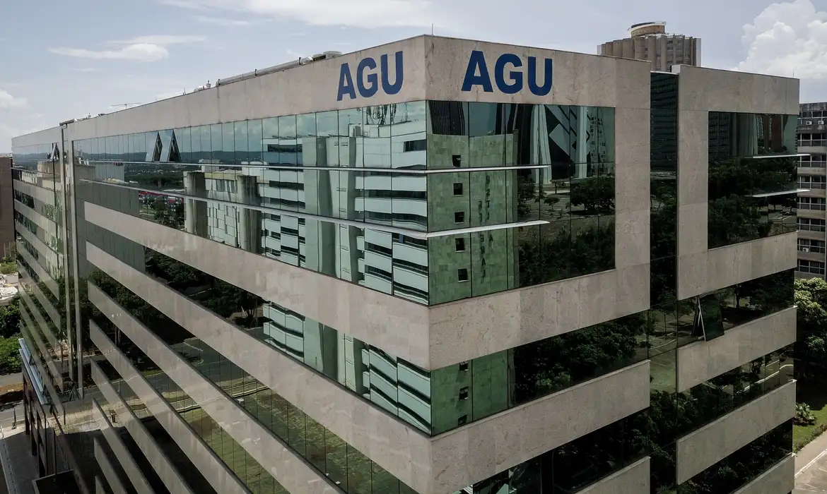 (A AGU pediu ainda o retorno do diretor de Inteligência da PF, Leandro Almada, ao cargo, que também foi afastado por André Mendonça.)
