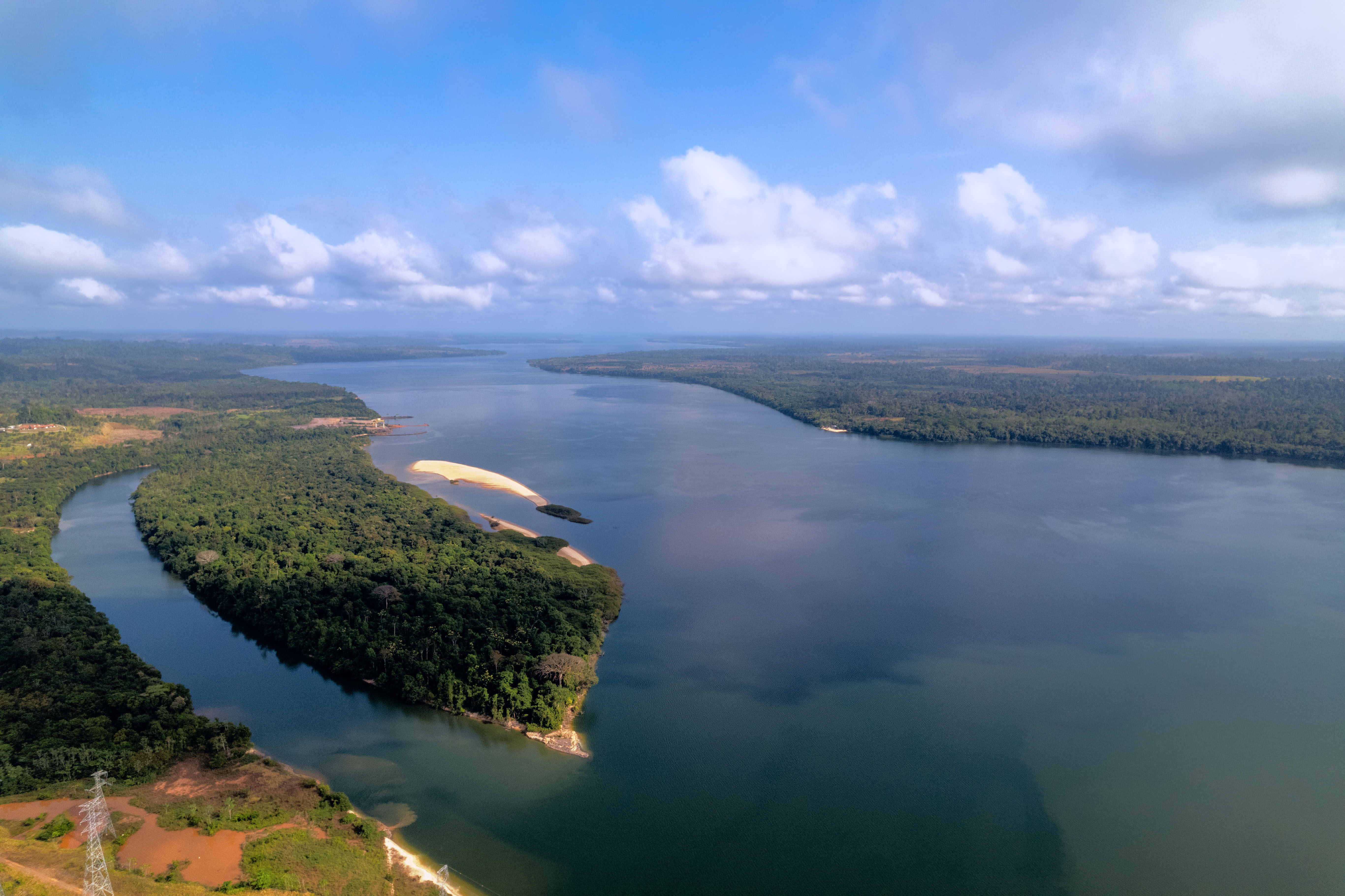 BNDES anuncia R$ 180 milhões para restaurar mais de 10 mil hectares na região do Xingu, no Pará.