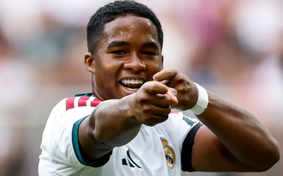 Endrick comemora gol no amistoso entre Real Madrid e Fiorentina -