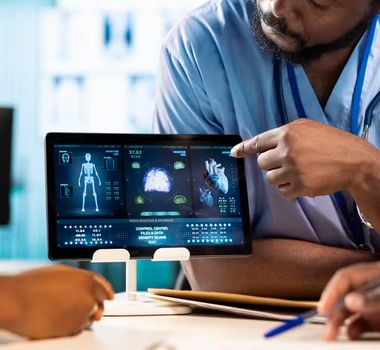 Imagem - Governo identifica 97 falsos perfis de médicos criados por IA no YouTube