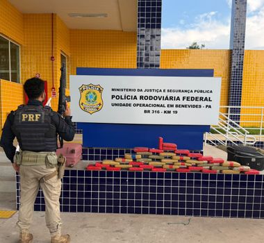 Imagem - PRF apreende mais de 40 kg de skunk em ônibus e prende duas mulheres na BR-316, em Benevides