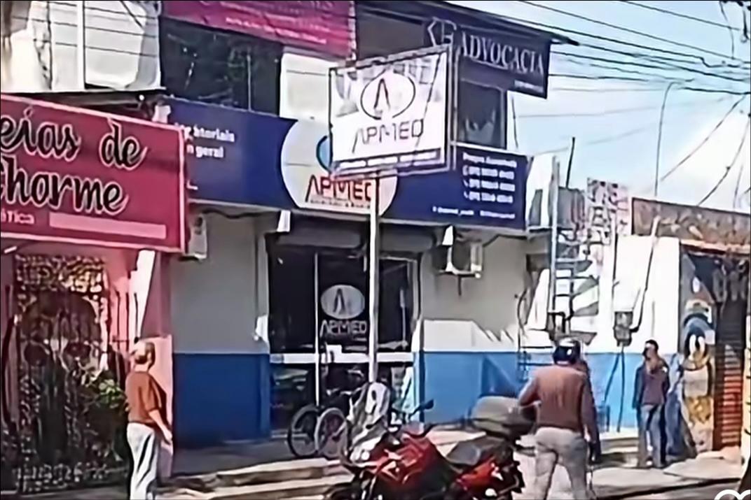 Assaltante invade clinica e foge levando pertences de funcionários